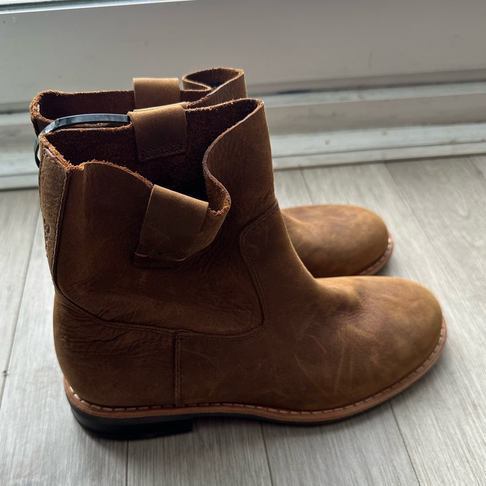 NWOT Roots Brown Leather Ankle Boots 6.5
